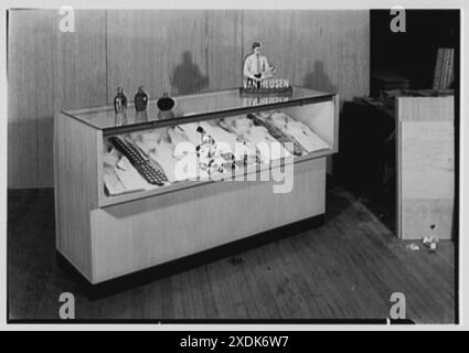 Phillips-Jones für Van Heusen. Ladeneinbauten XIII. Gottscho-Schleisner Kollektion Stockfoto