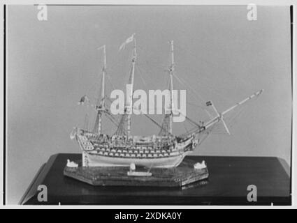Seamen's Bank for Saving Ship Models, 74 Wall St., New York City. Knochenmodell in Mr. Michales Büro. Gottscho-Schleisner Kollektion Stockfoto