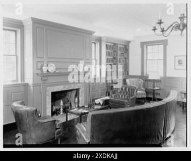 Lafayette College, Jessie Kirby Dormitory, Easton, Pennsylvania. Bibliothek, zum Kamin. Gottscho-Schleisner Kollektion Stockfoto