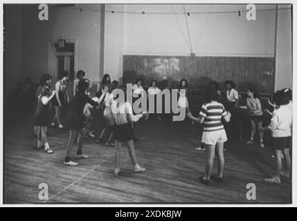 Woodmere Academy, Woodmere, Long Island. Ballspiel. Gottscho-Schleisner Kollektion Stockfoto