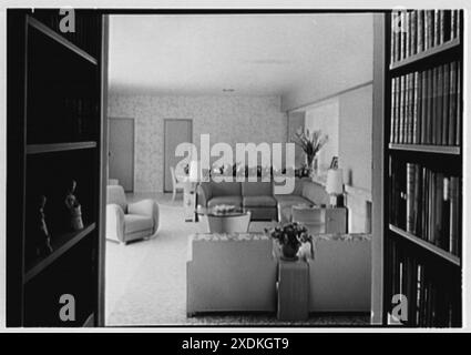 Bertram A. Stroock, Wohnsitz 824 88th St., Miami Beach, Florida. Wohnzimmer, vom Durchgang. Gottscho-Schleisner Kollektion Stockfoto