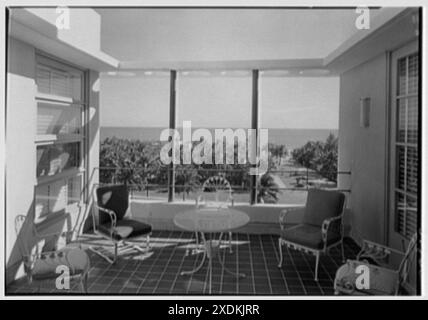 Albion Hotel, Lincoln Rd., Miami Beach, Florida. Penthouse-Terrasse. Gottscho-Schleisner Kollektion Stockfoto
