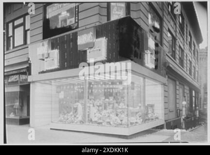 Barton's Bonbonniere, Business am Broadway und 81st St., New York City. Außen. Gottscho-Schleisner Kollektion Stockfoto