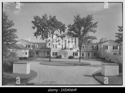 Robert T. Swaine, Residenz an der Silver Springs Rd., Milton, Connecticut. Allgemeine Achsenansicht, von der Zufahrtsstraße. Gottscho-Schleisner Kollektion Stockfoto