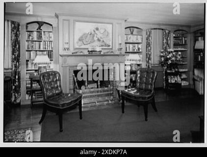 Mr. Und Mrs. T. Ferdinand Wilcox, Wohnsitz in der Smith Ridge Rd., New Canaan, Connecticut. Bibliothek, zum Kamin. Gottscho-Schleisner Kollektion Stockfoto