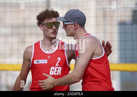 Maximilian Just (GER) und Robin Sowa (GER) während der World Beach Pro Tour, Beach Volley Match in Messina, Italien, 23. Juni 2024 Stockfoto