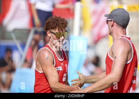 Maximilian Just (GER) und Robin Sowa (GER) feiern während der World Beach Pro Tour, Beach Volley Match in Messina, Italien, 23. Juni 2024 Stockfoto