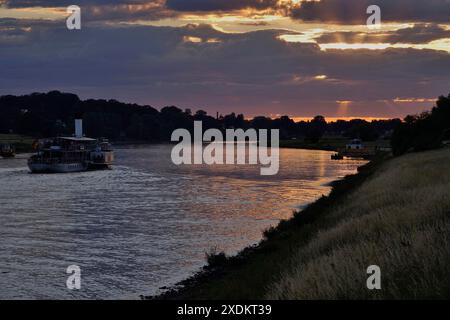 Landschaft an der Elbe nach einem Sommergewitter, Deutschland Stockfoto