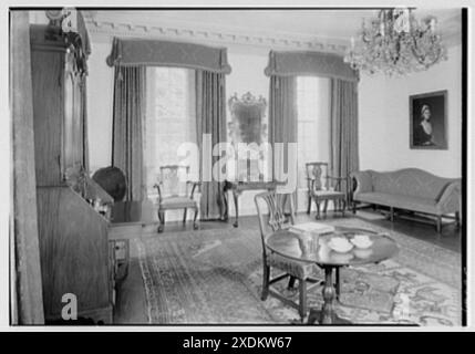 General Schuyler Villa, Albany, New York. Wohnzimmer, zu den Fenstern. Gottscho-Schleisner Kollektion Stockfoto