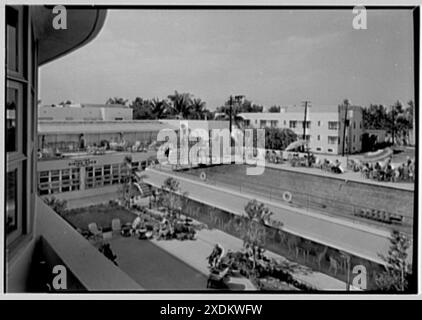 Albion Hotel, Lincoln Rd., Miami Beach, Florida. Blick auf Pool und Terrasse II. Gottscho-Schleisner-Sammlung Stockfoto