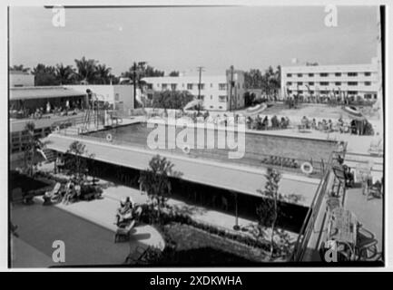 Albion Hotel, Lincoln Rd., Miami Beach, Florida. Blick auf Pool und Terrasse I. Gottscho-Schleisner-Sammlung Stockfoto