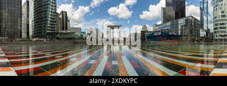 Der monumetale AGAM-Brunnen, das Agam-Becken, der Agam-Pool, La Defence, Europas größte Bürostadt, Paris, Ile-de-France, Frankreich Stockfoto