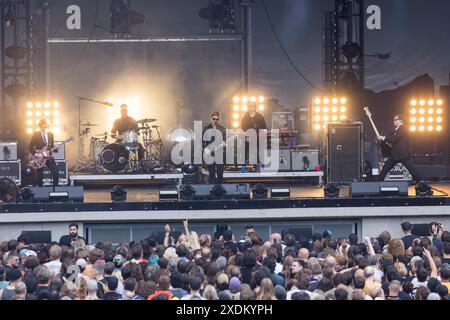 Daniel Kessler (Gitarrist), Samuel Sam Fogarino (Schlagzeuger), Paul Banks (Sänger), Brandon Curtis (Keyboarder) und Brad Truax (Bassist) der Band Stockfoto