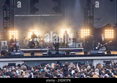 Daniel Kessler (Gitarrist), Samuel Sam Fogarino (Schlagzeuger), Paul Banks (Sänger), Brandon Curtis (Keyboarder) und Brad Truax (Bassist) der Band Stockfoto