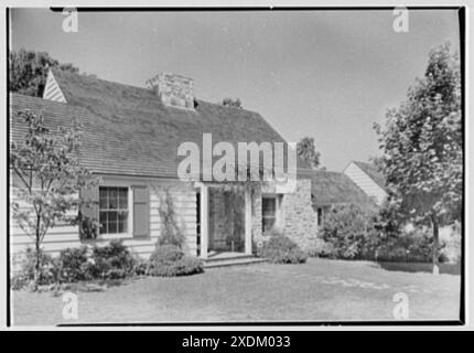 Robert I. Powell, Wohnsitz auf der Riverbank Rd., RFD Nr. 1, Stamford, Connecticut. Eingangsfassade von links. Gottscho-Schleisner Kollektion Stockfoto