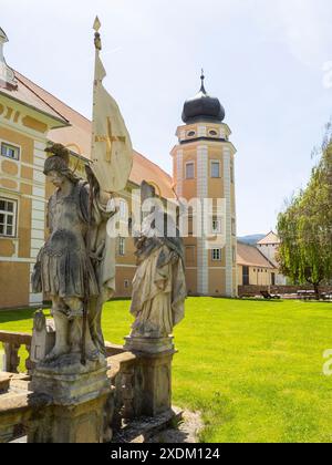 Skulpturen von Pestsäulenheiligen, Pestsäule, Detail, Vorau, Steiermark, Österreich Stockfoto