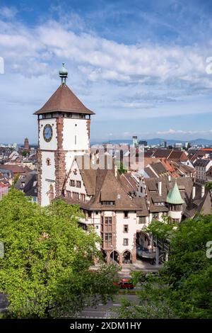 Das Schwabentor, mittelalterliches Stadttor im historischen Stadtzentrum von Freiburg im Breisgau, Baden-Württemberg, Deutschland Stockfoto