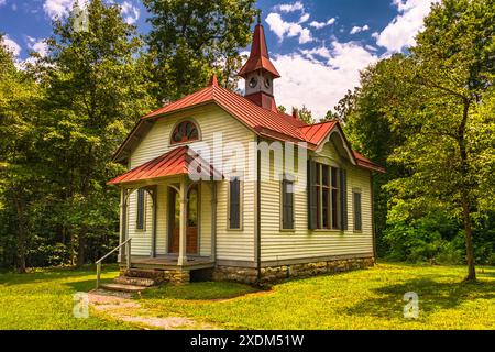 Rugby, Tennessee, USA – 29. Juli 2023: Die Thomas Hughes Library wurde 1882 erbaut und befindet sich an der Hauptstraße. Stockfoto