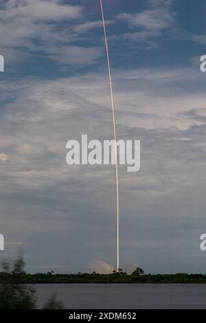 Cape Canaveral, USA. Juni 2024. Am 23. Juni 2024 startete SpaceX die zuvor abgebrochene Starlink 10-2-Mission um 13:15 Uhr EDT von SLC-40 Cape Canaveral, Florida Brevard County USA. (Foto von Scott Schilke? SIPA USA) Credit: SIPA USA/Alamy Live News Stockfoto