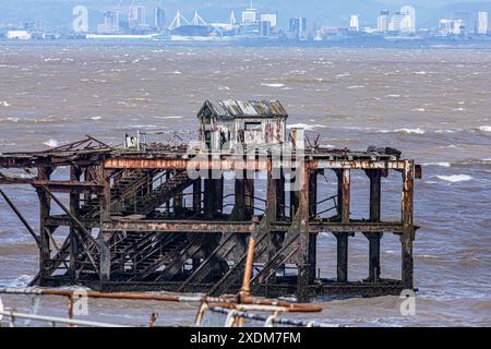 Bilder des verfallenen historischen Birnbeck Piers am Weston-super-Mare, für den der North Somerset Council finanzielle Mittel für die Wiederherstellung des Bauwerks erhalten hat. Stockfoto