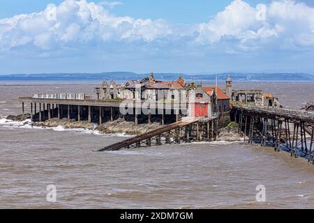 Bilder des verfallenen historischen Birnbeck Piers am Weston-super-Mare, für den der North Somerset Council finanzielle Mittel für die Wiederherstellung des Bauwerks erhalten hat. Stockfoto