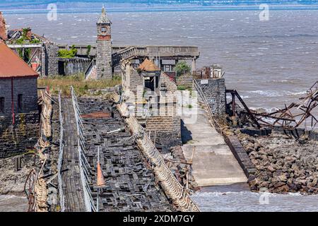 Bilder des verfallenen historischen Birnbeck Piers am Weston-super-Mare, für den der North Somerset Council finanzielle Mittel für die Wiederherstellung des Bauwerks erhalten hat. Stockfoto