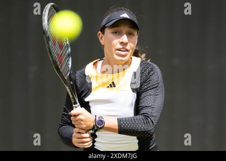 Berlin, Deutschland. Juni 2024. Tennis: WTA Tour, Singles, Frauen, Viertelfinale. Kalinskaya (Russland) - Pegula (USA). Jessica Pegula in Aktion. Quelle: Hannes P. Albert/dpa/Alamy Live News Stockfoto