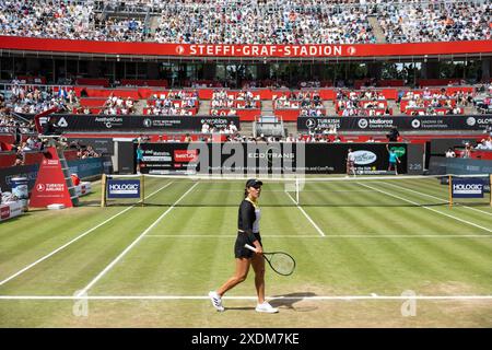 Berlin, Deutschland. Juni 2024. Tennis: WTA Tour, Singles, Frauen, Viertelfinale. Kalinskaya (Russland) - Pegula (USA). Jessica Pegula in Aktion. Quelle: Hannes P. Albert/dpa/Alamy Live News Stockfoto