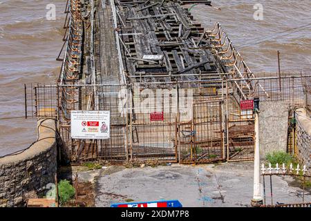 Bilder des verfallenen historischen Birnbeck Piers am Weston-super-Mare, für den der North Somerset Council finanzielle Mittel für die Wiederherstellung des Bauwerks erhalten hat. Stockfoto