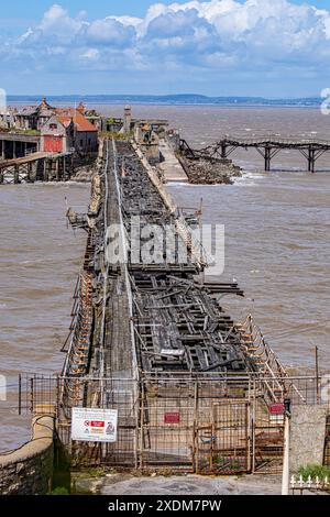 Bilder des verfallenen historischen Birnbeck Piers am Weston-super-Mare, für den der North Somerset Council finanzielle Mittel für die Wiederherstellung des Bauwerks erhalten hat. Stockfoto