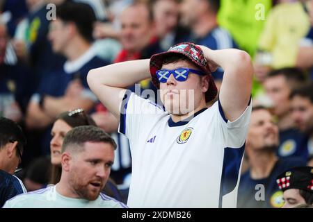 Schottland-Fans reagieren im Stadion während des Gruppenspiels der UEFA Euro 2024 in der Stuttgarter Arena. Bilddatum: Sonntag, 23. Juni 2024. Stockfoto