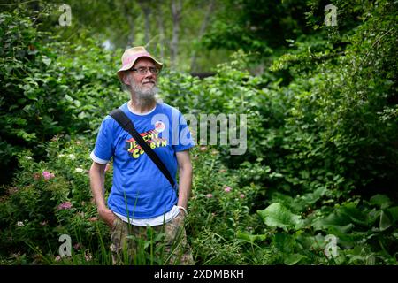 LONDON, 23. Juni 2024: Unterstützer des ehemaligen Labour Party-Vorsitzenden Jeremy Corbyn nehmen an einer Kundgebung im Phillip Noel-Baker Peace Garden in Islington Teil. Corbyn kandidiert als unabhängiger Kandidat im Wahlkreis Islington North bei den bevorstehenden Parlamentswahlen. Quelle: Justin Griffiths-Williams/Alamy Live News Stockfoto