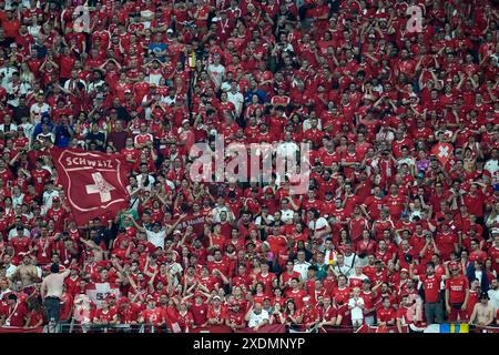 Schweizer Fans beim Gruppenspiel der UEFA Euro 2024 in der Frankfurter Arena. Bilddatum: Sonntag, 23. Juni 2024. Stockfoto