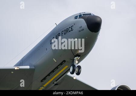 60-0355: Die USAF Boeing KC-135 Stratotanker landet bei der RAF Mildenhall in Suffolk Stockfoto