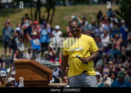 NEW YORK, NEW YORK – 22. JUNI: Jamaal Bowman (D-NY) spricht am Wochenende vor dem New York Democratic Primary St. Mary's Park am 22. JUNI 2024 im New Yorker Stadtteil Bronx. (Foto: Michael Nigro/SIPA USA) Credit: SIPA USA/Alamy Live News Stockfoto