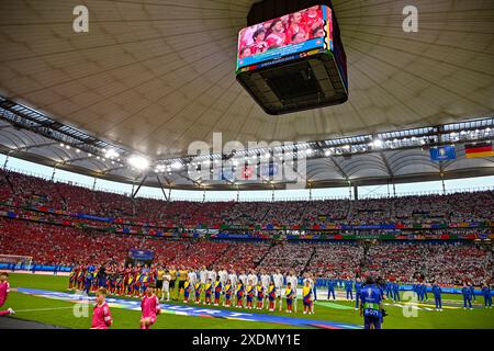 Frankfurt, Deutschland. Juni 2024. Beide Mannschaften stehen vor einem Fußballspiel zwischen den Nationalmannschaften der Schweiz und Deutschland am dritten Spieltag in der Gruppe A in der Gruppenphase des UEFA Euro 2024 Turniers am Sonntag, den 23. Juni 2024 in Frankfurt. Quelle: Sportpix/Alamy Live News Stockfoto