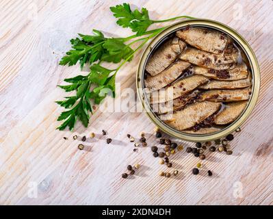 Geräucherte Sprotten in Öl Stockfoto