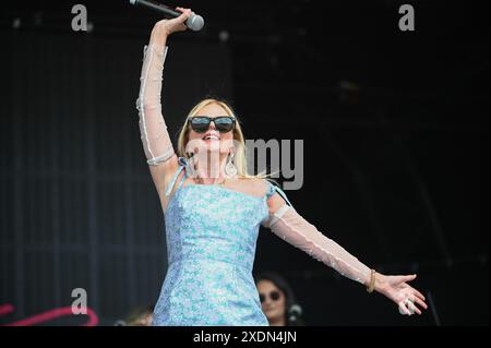 Claire Grogan von Altered Images trat beim Lets Rock Leeds 80s Festival 2024 in Leeds, Großbritannien auf Stockfoto