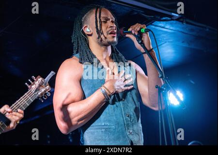 Tiny Habits beginnen ihre „Little Bit FAR“ Tour in Leeds, Großbritannien mit: Tiny Habits, Cinya Khan, Maya Rae, Judah Mayowa Where: Leeds, United Kingdom Wann: 22 May 2024 Credit: Graham Finney/WENN Stockfoto