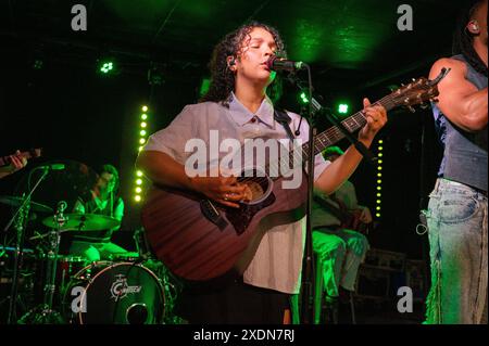 Tiny Habits beginnen ihre „Little Bit FAR“ Tour in Leeds, Großbritannien mit: Tiny Habits, Cinya Khan, Maya Rae, Judah Mayowa Where: Leeds, United Kingdom Wann: 22 May 2024 Credit: Graham Finney/WENN Stockfoto