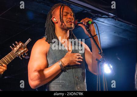 Tiny Habits beginnen ihre „Little Bit FAR“ Tour in Leeds, Großbritannien mit: Tiny Habits, Cinya Khan, Maya Rae, Judah Mayowa Where: Leeds, United Kingdom Wann: 22 May 2024 Credit: Graham Finney/WENN Stockfoto