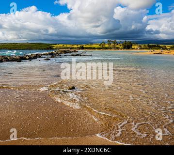 Gezeitenpools am Airstrip Beach, Salt Pond Beach Park, Hanapepe, Kauai, Hawaii, USA Stockfoto