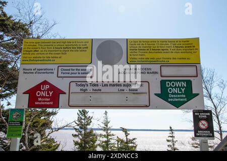 Informationsschild im Hopewell Rocks Provincial Park in Hopewell Cape, New Brunswick, Kanada Stockfoto