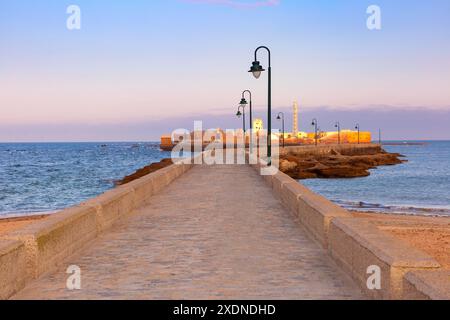 San Sebastian Fort bei Sonnenaufgang in Cadiz, Andalusien, Spanien Stockfoto