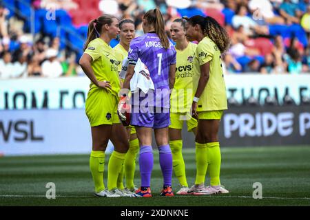 Harrison, Usa. Juni 2024. Harrison, USA, 13. Juni 2024: Washington Spirit Defenders treffen sich vor dem Start des Spiels der National Women's Soccer League zwischen Gotham FC und Washington Spirit in der Red Bull Arena in Harrison, NJ, USA (NUR REDAKTIONELLE VERWENDUNG). (Rebekah Wynkoop/SPP) Credit: SPP Sport Press Photo. /Alamy Live News Stockfoto