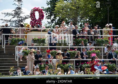 Ascot, Großbritannien. Juni 2024. Rennfahrer auf der Ascot Racecourse am vierten Tag von Royal Ascot. Kredit: Maureen McLean/Alamy Stockfoto