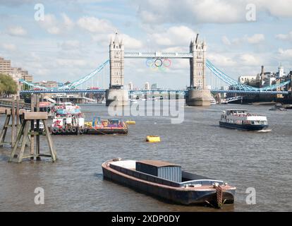 Tower Bridge mit olympischem Symbol, City of London, London, Großbritannien Stockfoto