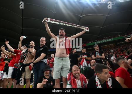 Stuttgart, Deutschland. 23. Juni 2024.STUTTGART, DEUTSCHLAND - 23. JUNI: Ungarische Fans beim Gruppenspiel der UEFA EURO 2024 zwischen Schottland und Ungarn in der Stuttgart Arena am 23. Juni 2024 in Stuttgart. Foto: Sebastian Frej Credit: Sebo47/Alamy Live News Stockfoto