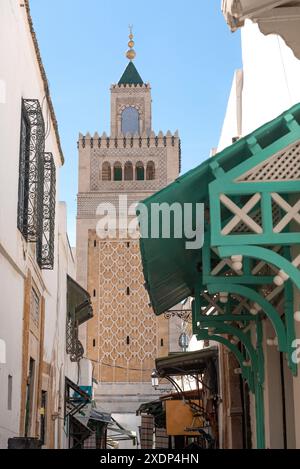 Tunis, Tunesien. Mai 2024. Architektonische Details des Minaretts der Al-Zaytuna Moschee, einer großen Moschee im Zentrum der Medina von Tunis, Teil des Weltkulturerbes Kasbah in der tunesischen Hauptstadt. Quelle: SOPA Images Limited/Alamy Live News Stockfoto