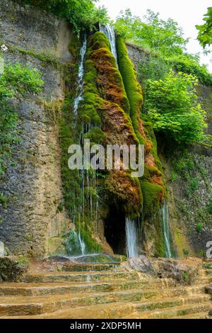 Wasserfallbrunnen in Pont-en-Royans, Vercors Nationalpark, Isère, Auvergne Rhone Alpes, Frankreich Stockfoto